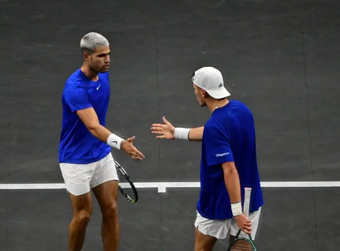 Mensik y Alcaraz durante el dobles de la Laver Cup. / LaverCup