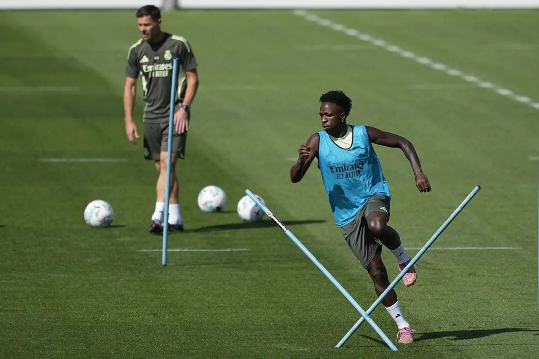 Vinicius Junior durante un entrenamiento con el Real Madrid. / EP
