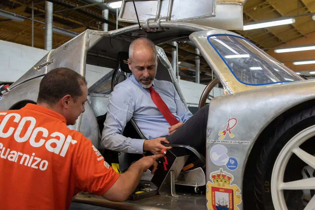 El consejero Sergio Silva en la presentaci&oacute;n del proyecto educativo EcoCar, una iniciativa para ciclos de Formaci&oacute;n Profesional. / Alerta