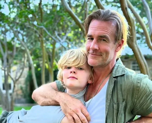 James Van Der Beek junto a uno de sus hijos. / Instagram