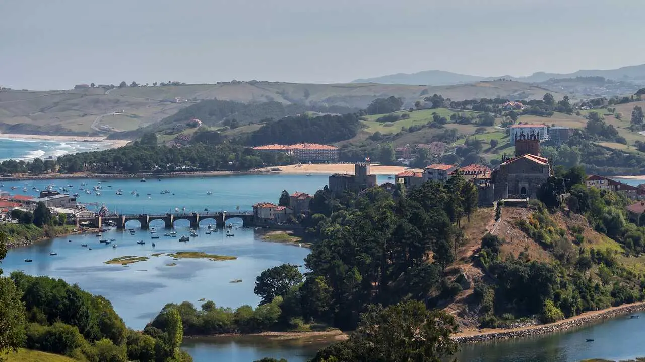 Vista de San Vicente de la Barquera. / AFF