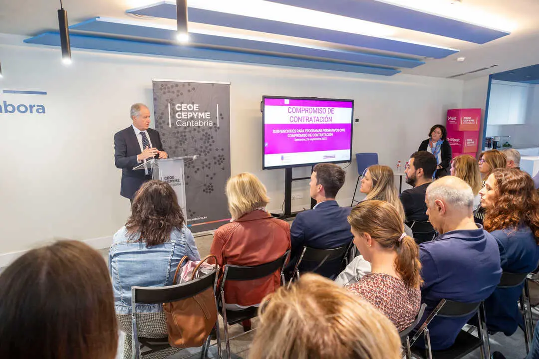 Eduardo Arasti, inaugura la Jornada &lsquo;Ayudas del Servicio C&aacute;ntabro de Empleo para la Contrataci&oacute;n Estable y la Formaci&oacute;n a Medida&rsquo;.  / ALERTA
