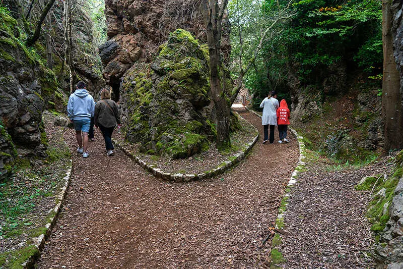 Dentro de las actividades programadas para esta jornada, los participantes podr&aacute;n sumergirse en la riqueza cultural de Cantabria. / alerta