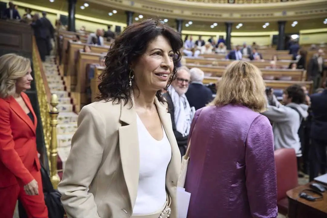 La ministra de Igualdad, Ana Redondo, llega a una sesi&oacute;n de control en el Gobierno. / Jes&uacute;s Hell&iacute;n