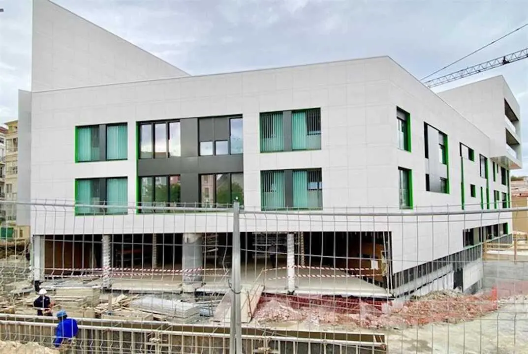 El Gobierno de Cantabria ha comenzado a construir nuevas viviendas de alquiler asequible, como las tres primeras en Orejo, que han registrado una alta demanda. / EP