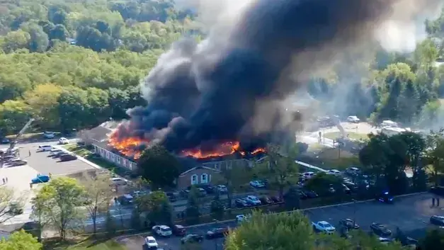 Un servicio dominical en el municipio de Grand Blanc, Michigan, se convirti&oacute; en una pesadilla cuando un hombre armado embisti&oacute; con su veh&iacute;culo una iglesia, prendi&oacute; fuego al edificio y abri&oacute; fuego contra los feligreses. Al menos cuatro personas murieron, varias resultaron gravemente heridas y las autoridades a&uacute;n investigan el ataque.