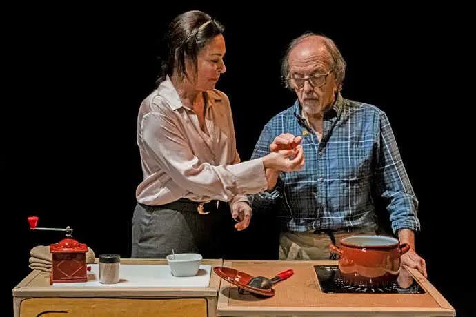 Escena de la obra espect&aacute;culo &lsquo;Se&uacute;l est&aacute; muy lejos&rsquo;. / x