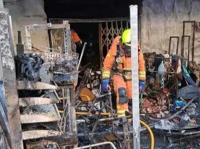 Bomberos act&uacute;an en Gandia. / BOMBEROS