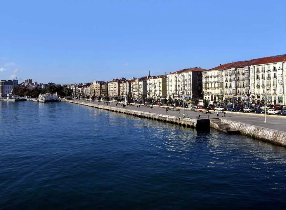 Disfruta de una de las vistas m&aacute;s espectaculares de la ciudad en este paseo tur&iacute;stico que te har&aacute; sentirte como en casa. / A.E