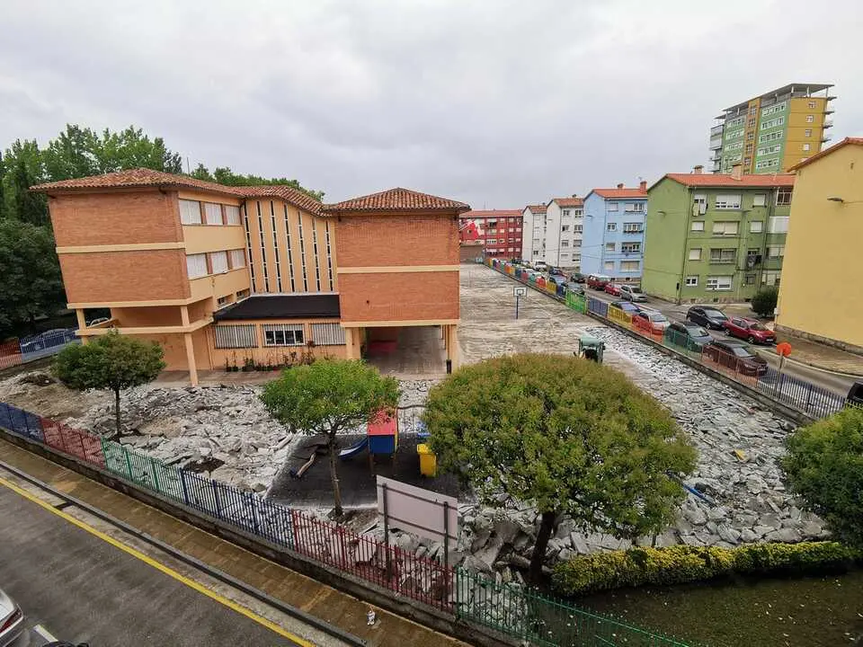 Con la falta de respuestas municipales, los vecinos de Torrelavega temen que la plaga de chinches apestosas se extienda a otras zonas de la ciudad. / X