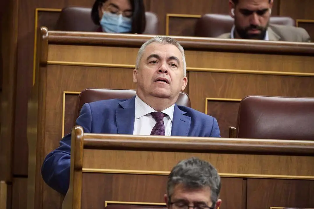 El exsecretario de Organizaci&oacute;n del PSOE y diputado, Santos Cerd&aacute;n, durante una sesi&oacute;n plenaria. / Jes&uacute;s Hell&iacute;n