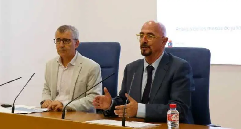 El consejero de Salud, C&eacute;sar Pascual, en rueda de prensa. / A.E