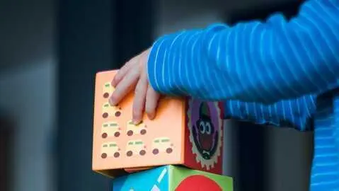 &iquest;Est&aacute;s buscando una manera creativa y efectiva para que tu hijo lea mejor? Los dados visuales son la herramienta educativa que estabas esperando. / A.E