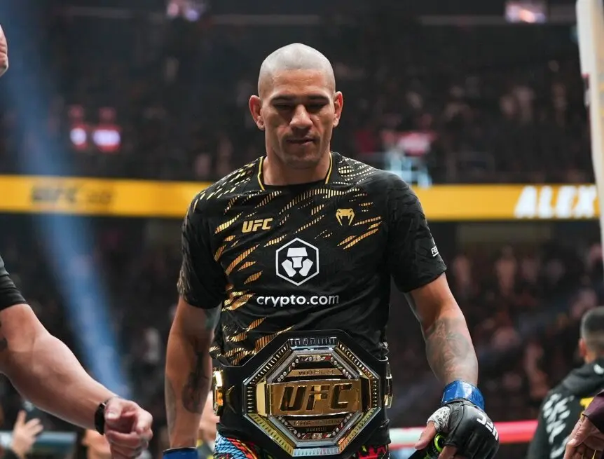 Alex Pereira tras ganar el t&iacute;tulo. / UFC