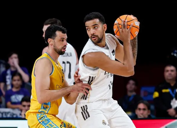 Partido entre Gran Canaria y Real Madrid. / @RMBaloncesto