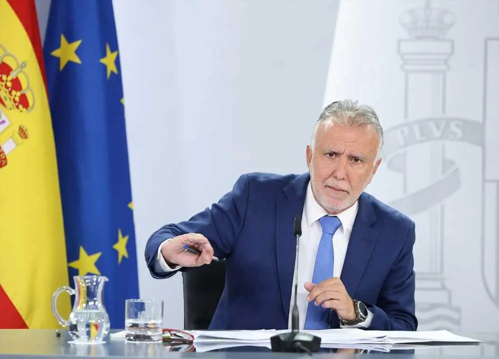 El ministro de Memoria Democr&aacute;tica, &Aacute;ngel V&iacute;ctor Torres, durante una rueda de prensa. / Marta Fern&aacute;ndez
