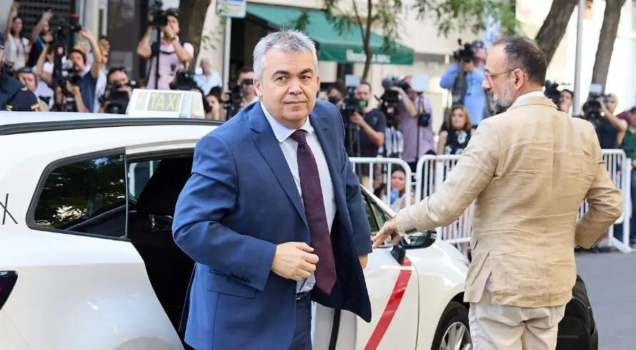 El exsecretario de Organizaci&oacute;n del PSOE Santos Cerd&aacute;n a su llegada a declarar en el Tribunal Supremo. / Jes&uacute;s Hell&iacute;n