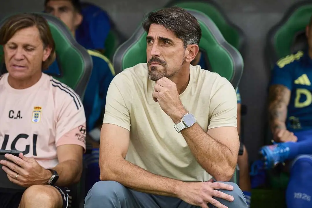 Veljko Paunovic durante el partido ante el Elche. / EP