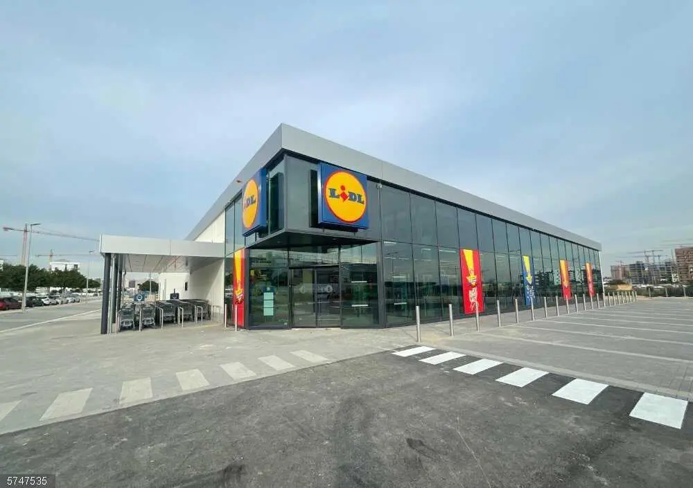 Lidl ha lanzado una chaqueta que lo tiene todo: dise&ntilde;o moderno, comodidad, sostenibilidad y un precio inmejorable. / EP