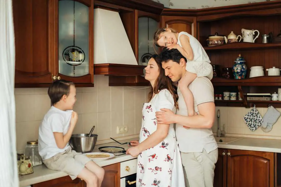 Un estilo de vida saludable puede ser la clave para fortalecer los lazos familiares. / EP