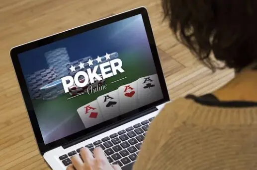 Una chica entra a un casino digital. / A.S.