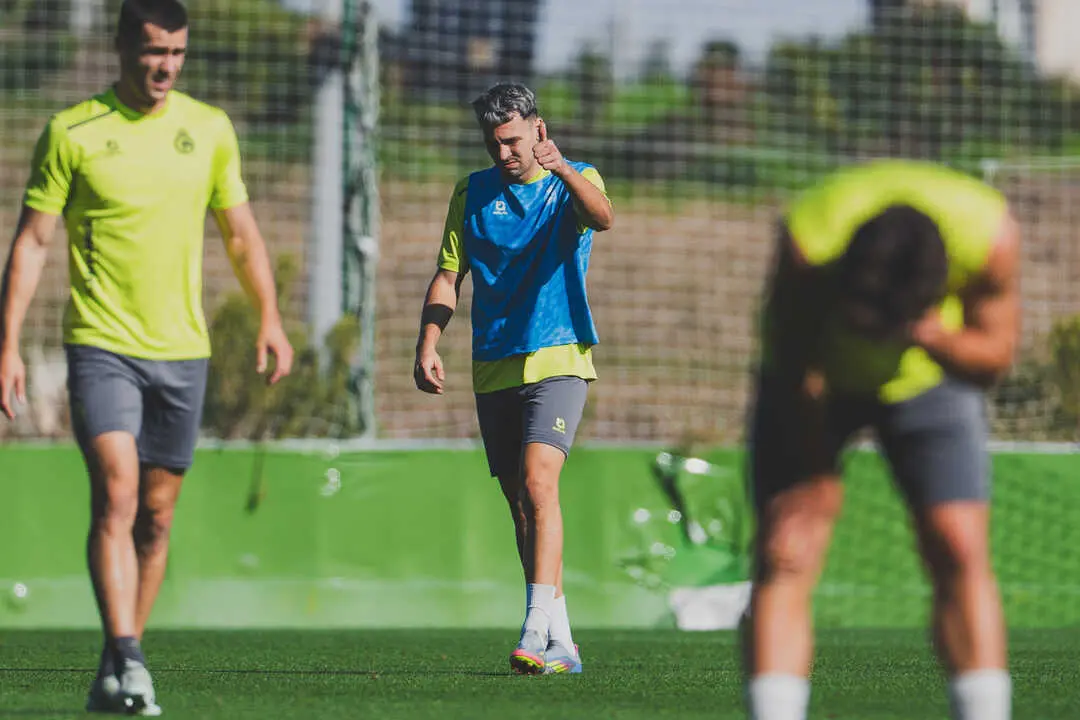 El delantero canario, Juan Carlos Arana, durante un entrenamiento. / RRC