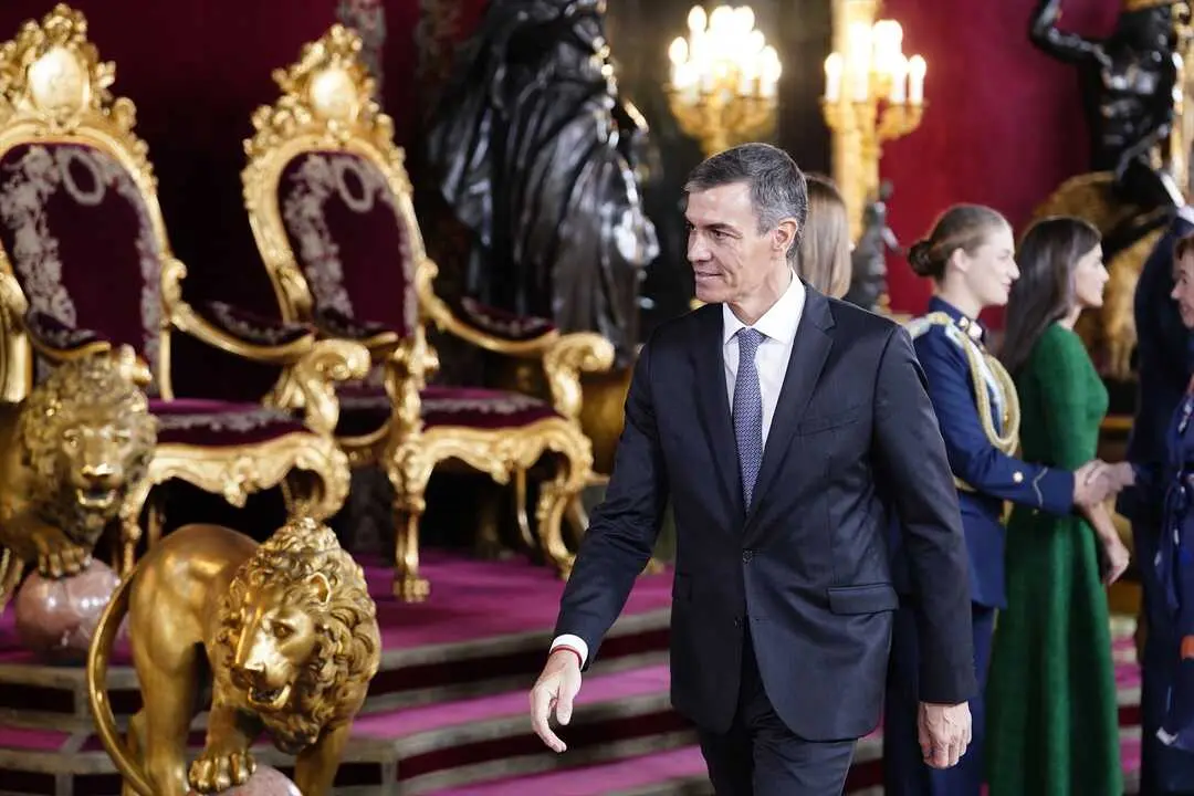 El presidente del Gobierno y secretario general del PSOE, Pedro S&aacute;nchez, durante la recepci&oacute;n con motivo del d&iacute;a de la Fiesta Nacional, en el Palacio Real. / A. P&eacute;rez Meca