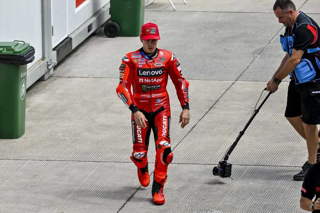 Marc M&aacute;rquez tras su ca&iacute;da en la &uacute;ltima carrera. / EP