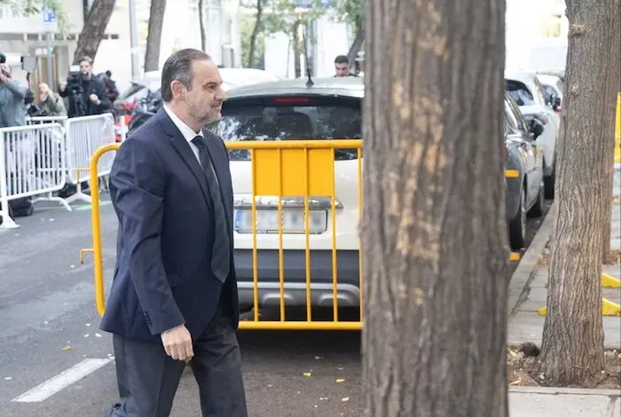 El exministro de transporte Jos&eacute; Luis &Aacute;balos llega al Tribunal Supremo para declarar como investigado. / Eduardo Parra