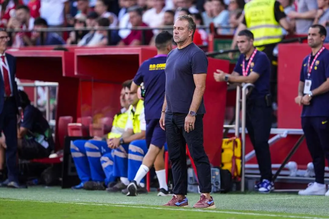Hansi Flick durante un partido con el FC Barcelona. / EP