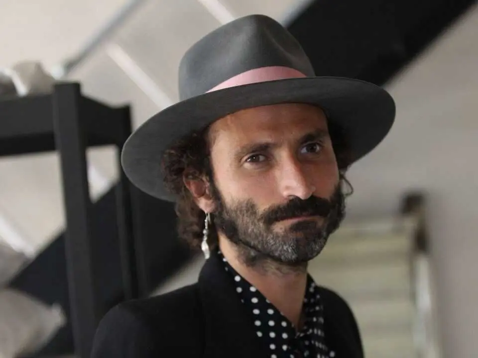 Leiva tiene una lesi&oacute;n irreversible en las cuerdas vocales que afecta su carrera. / EP