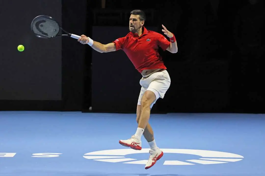 Djokovic durante el torneo de exhibici&oacute;n en Arabia. / Felice Calabro