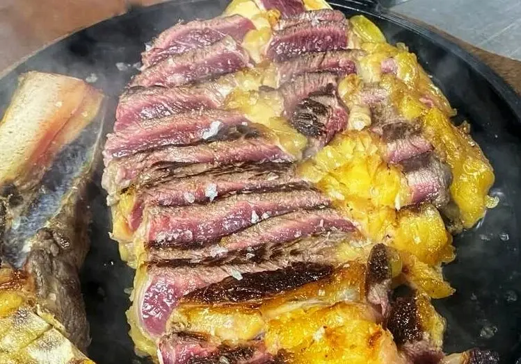 Tiene una de las mejores. chuletas de Cantabria. / RRSS