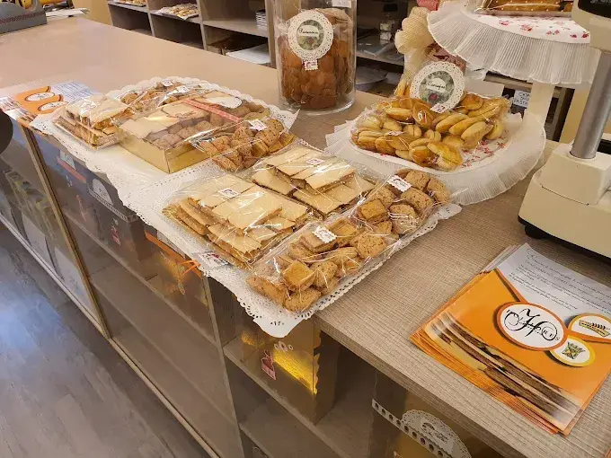 Algunos de los productos de una de las confiter&iacute;as m&aacute;s conocidas de Santander. / A.E