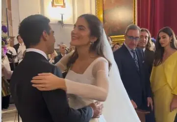 La novia encontr&aacute;ndose con el novio en el altar. / Instagram