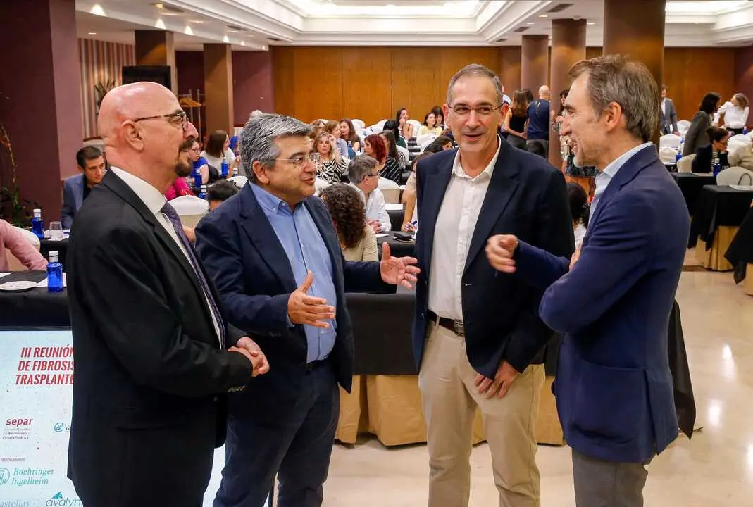 El consejero de Salud, C&eacute;sar Pascual, destac&oacute; el papel de Cantabria como referente nacional en el abordaje de la fibrosis pulmonar. / A.E