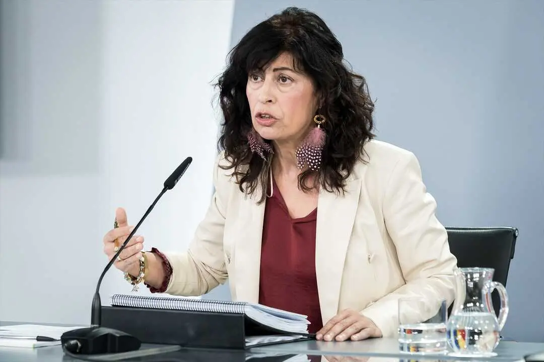 La ministra de Igualdad, Ana Redondo, durante una rueda de prensa posterior a la reuni&oacute;n del Consejo de Ministros. / Diego Radam&eacute;s