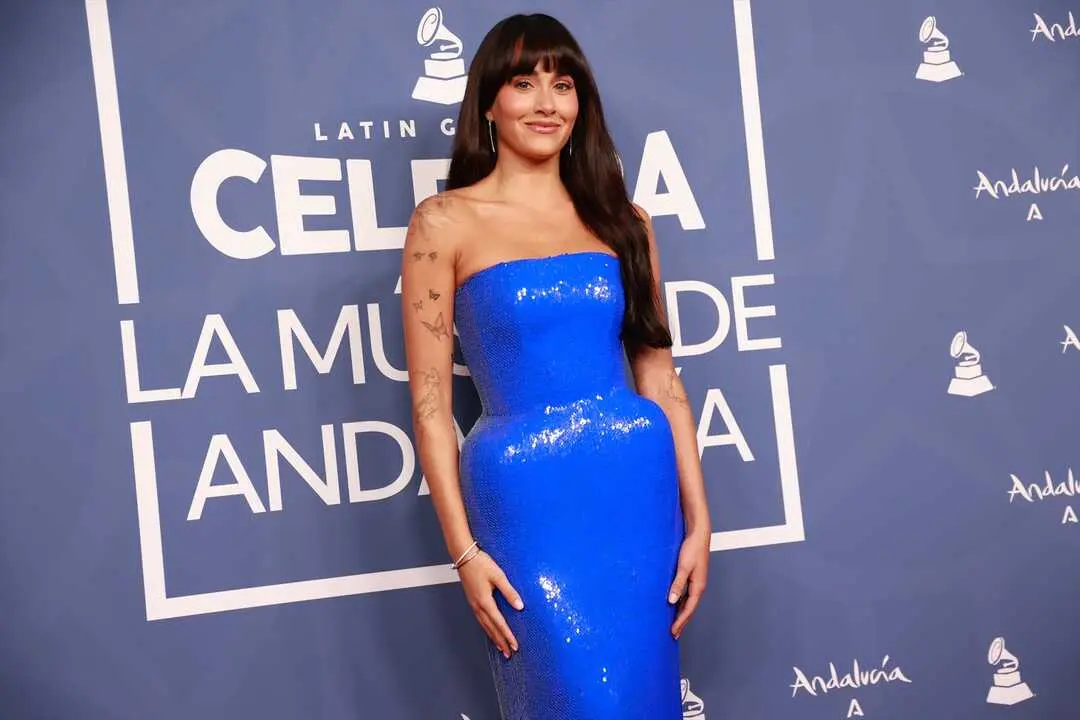 La cantante Aitana en el photocall de la gala de los Latin Grammy. / Roc&iacute;o Ruz