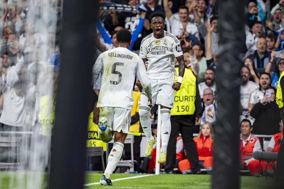 Vinicius celebra con Bellingham el gol de ayer. / Alberto Gardin