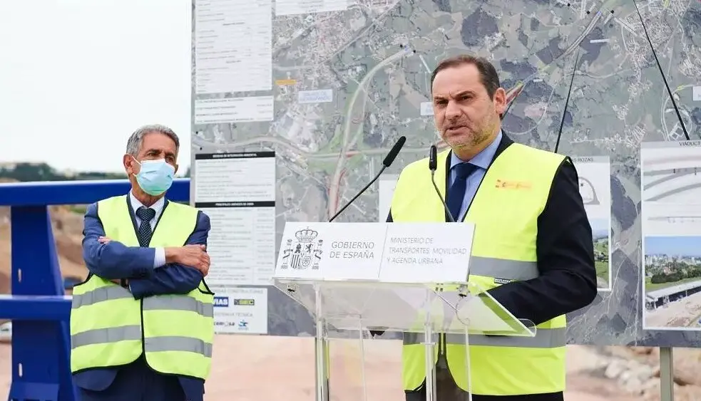 El expresidente de Cantabria, Miguel &Aacute;ngel Revilla y Jos&eacute; Luis &Aacute;valos.