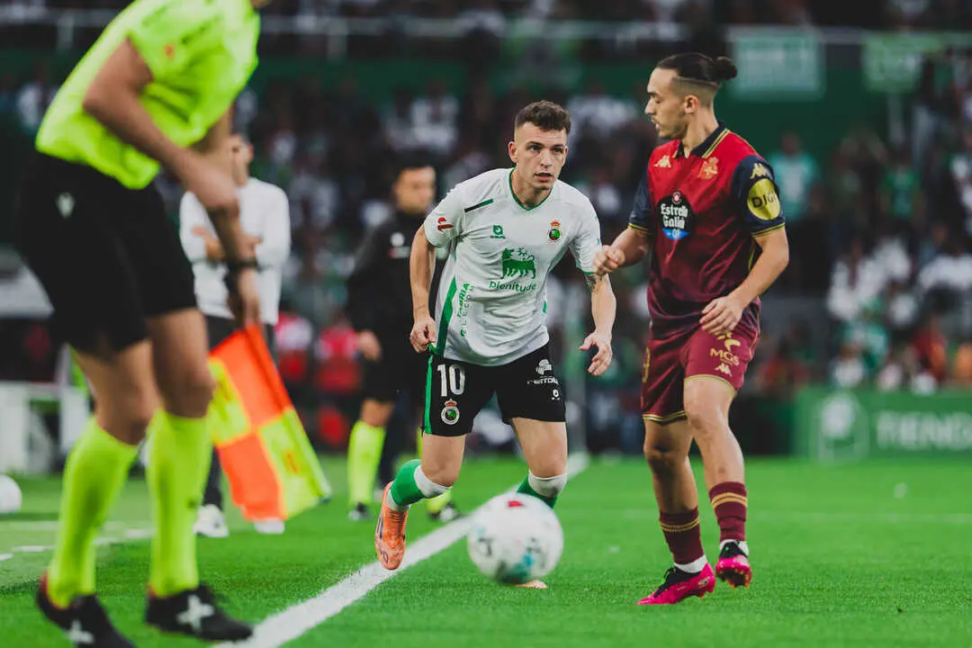 Vicente durante el partido ante el D&eacute;por. / RRC