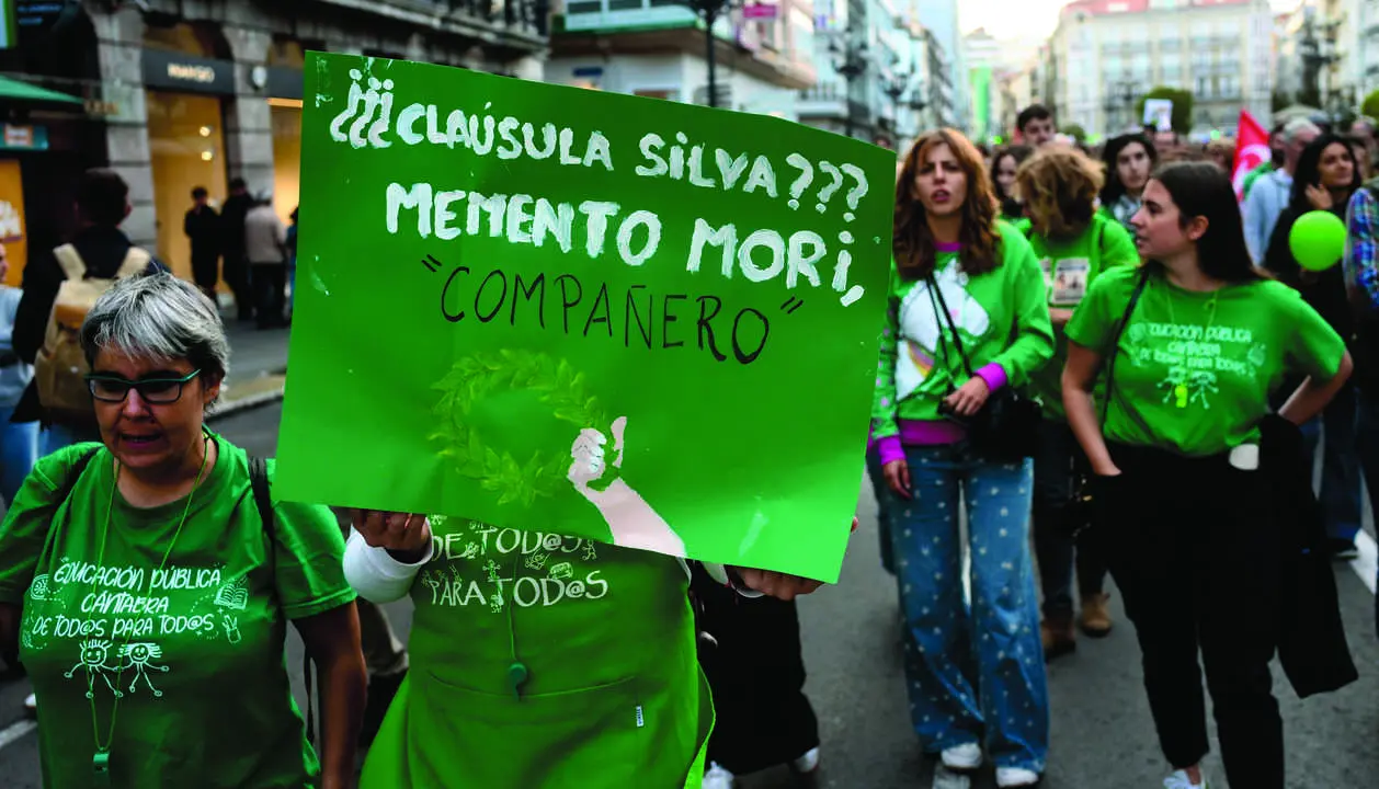Los profesores salieron ayer de nuevo a la calle, pero el seguimiento del paro apenas alcanz&oacute; el 34% seg&uacute;n la Consejer&iacute;a. / Alerta