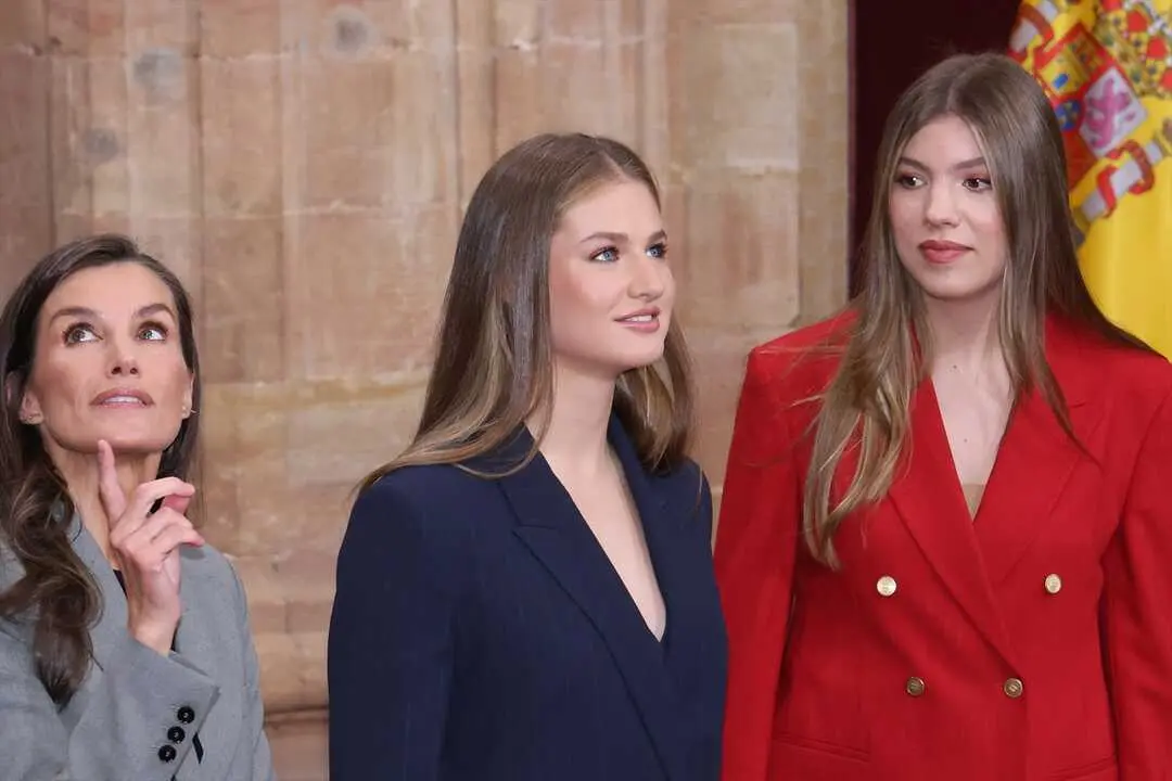 La Reina Letizia, la Princesa Leonor y la Infanta Sof&iacute;a durante la recepci&oacute;n de los Premiados Princesa de Asturias 2025. / Ra&uacute;l Terrel