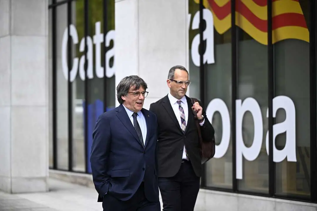 El presidente de Junts per Catalunya, Carles Puigdemont (i), a su llegada a una reuni&oacute;n con el presidente de la Generalitat. / Jasper Jacobs