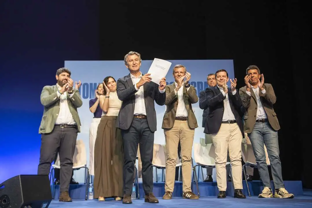 El presidente del Partido Popular, Alberto N&uacute;&ntilde;ez Feij&oacute;o (c), durante la clausura del acto de presentaci&oacute;n de la &lsquo;Declaraci&oacute;n de la Regi&oacute;n de Murcia&rsquo;. / Victor Fern&aacute;ndez