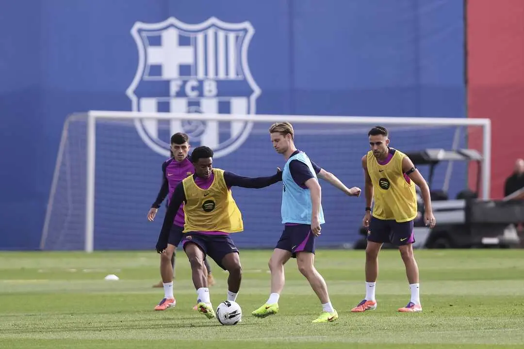 Pedri, Frenkie de Jong, Alejandro Balde y Eric Garcia durante un entrenamiento. / EP