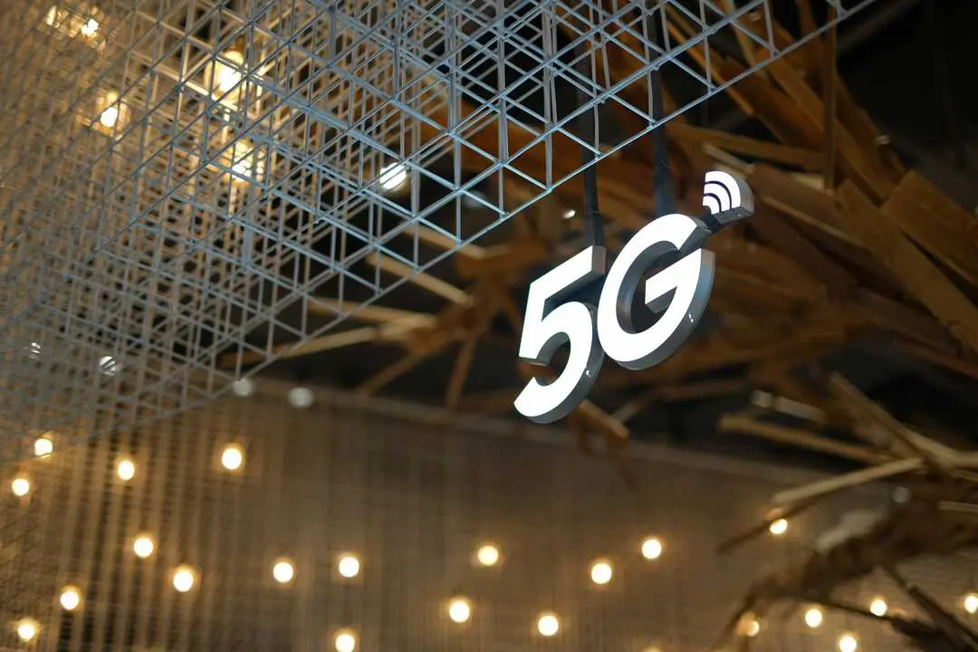 El 5G ya no es el futuro, es el presente. Pero el 6G asoma con fuerza, prometiendo un mundo totalmente conectado. / A.E