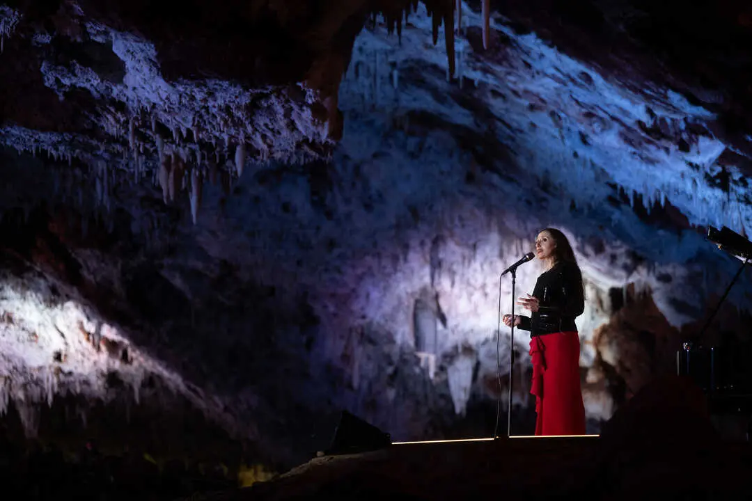 Luz Casal durante el concierto en El Soplao. / A.E.