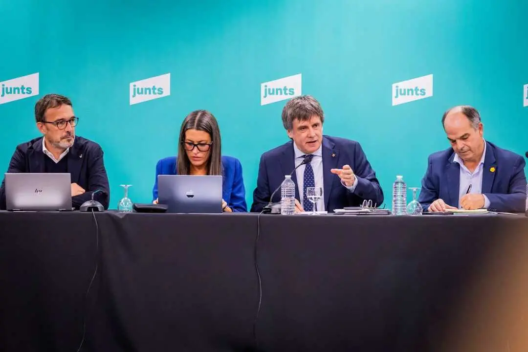 Carles Puigdemont preside la reuni&oacute;n de Junts. / Junts