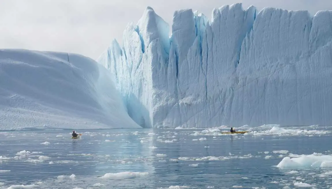 Hielo en la boca del fiordo helado de Ilulissat en Groenlandia. / EP